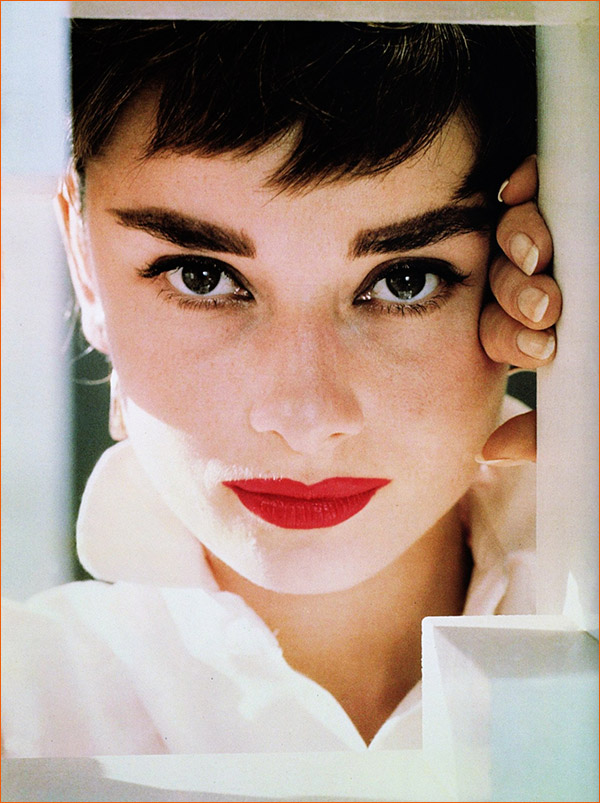 Photographie d'Audrey Hepburn prise par John Engstead pour la Paramout (1953).