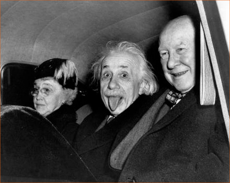 Albert Einstein sticks out his tongue d'Arthur Sasse (1951).
