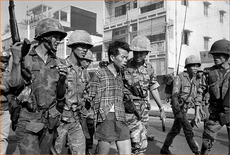 Arrestation du capitaine Viêt-Cong Nguyen Van Lem.