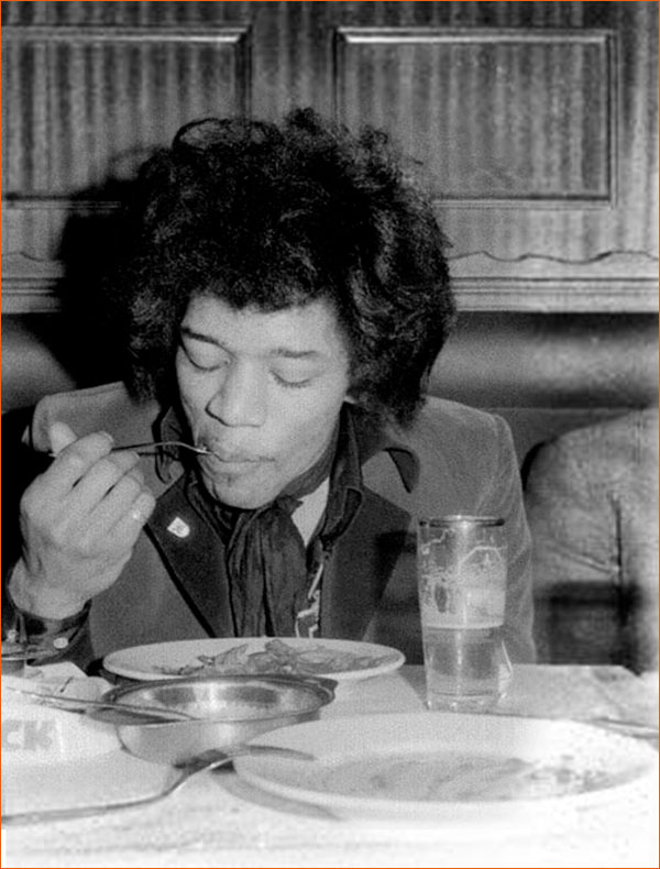 Photographie de Jimi Hendrix prise par Jean-Noël Coghe dans un restaurant de Bruxelle (1967).