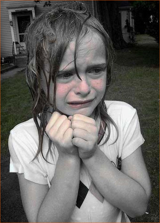 Little girl crying de D. Sharon Pruitt.